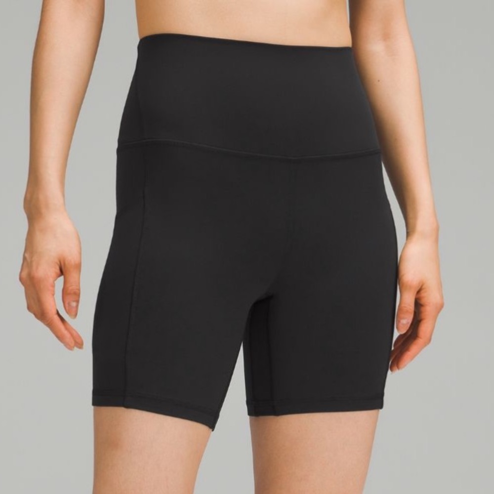 OOS ONLINE!! lululemon Align™ High-Rise
Short with Pockets 6" Size 6